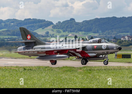 Ex Swiss Air Force Hawker Hunter F.58 fighter aircraft HB-RVU Foto Stock