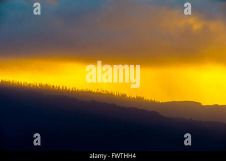 Lanai e nuvole al tramonto visto da Maui Foto Stock