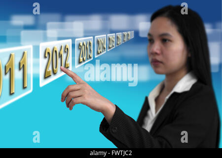 Business donna punto per anno 2012 su interfaccia touch-screen Foto Stock