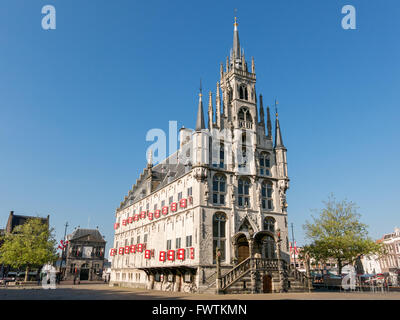 Il municipio sulla piazza del mercato nella città di Gouda, South Holland, Paesi Bassi Foto Stock