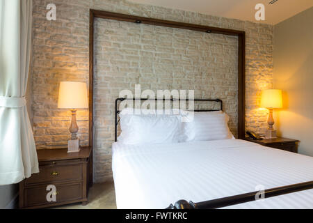 Lo stile inglese lussuosa camera da letto padronale con set di ... Lo stile inglese lussuosa camera da letto padronale con set di ...