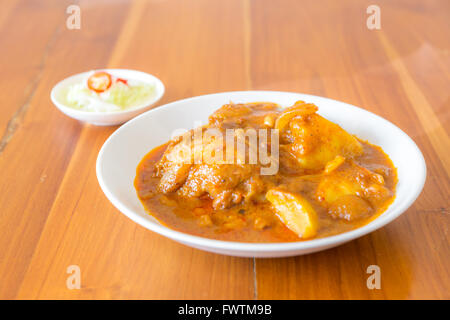 Thai durian Massaman curry con pollo e Foto Stock