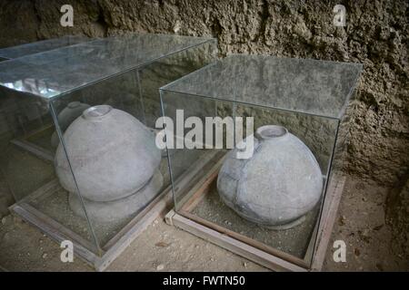 Urna funeraria. Agua Blanca. Un comune nella parrocchia di Machalilla, Puerto López Cantone, Provincia di Manabí, Ecuador. È a est della città o Foto Stock