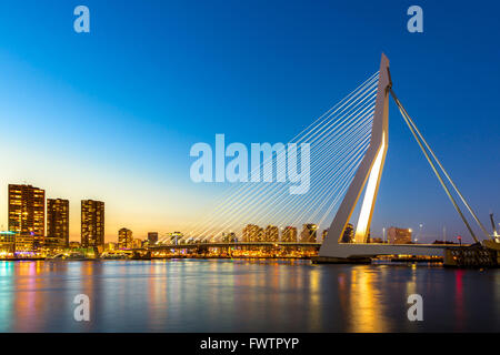 Erasmus Bridge sul fiume Mosa in , Paesi Bassi Foto Stock