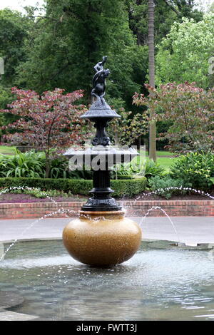 Fontana di acqua presso il Conservatorio presso i Giardini Fitzroy Melbourne Victoria Australia Foto Stock