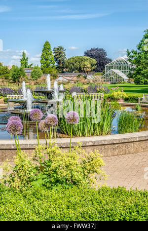 Fontana della Cambridge University Botanic Garden, Inghilterra | Springbrunnen Botanischen im Garten der Universitaet Cambridge Foto Stock