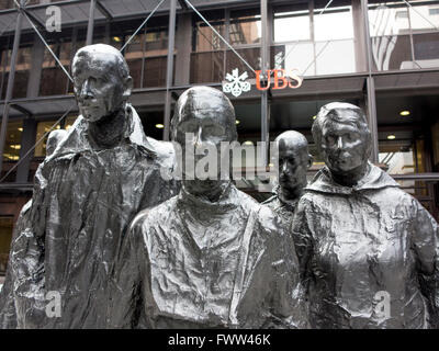 UBS ha sede a Londra con Rush Hour statua Foto Stock