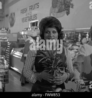 Deutsche Schlager-, Blues- und Jazzsängerin gioia Fleming, Deutschland 1970er Jahre. Il tedesco Schlager, blues e jazz cantante gioia Fleming, Germania degli anni settanta. Foto Stock