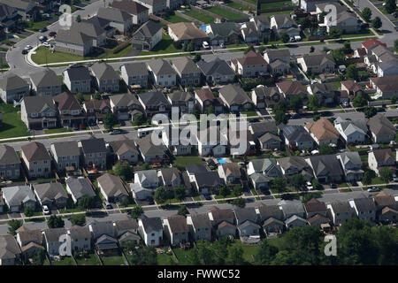 Vista aerea di una suddivisione in Kingston, Ont., il 28 giugno 2014. Foto Stock