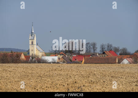 Villaggio Slupice nei campi Bassa Slesia Polonia Foto Stock