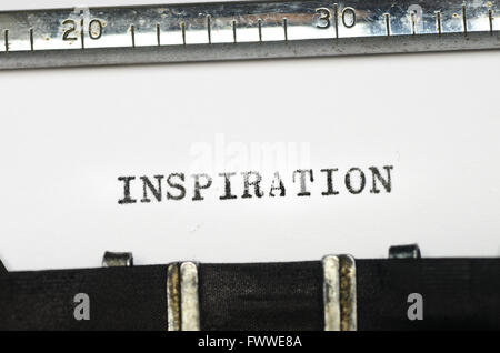 Ispirazione parola digitata su una vecchia macchina da scrivere Foto Stock
