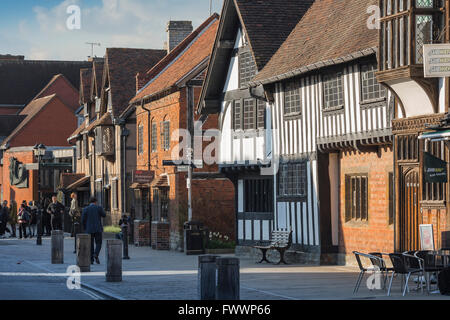 Henley Street, vista di Henley Street, la strada in cui William Shakespeare è nato nel 1564, Stratford Upon Avon, Regno Unito, Inghilterra. Foto Stock