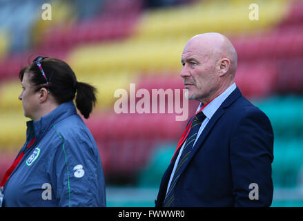 Dublino, Irlanda. 7 Aprile, 2016. Dave Connell Irlanda U19 pullman, Irlanda donne U19 v Azerbaigian donne U19, UEFA campionato europeo Fase Elite i qualificatori Tallaght Stadium, Peter Fitzpatrick/Alamy Live News Foto Stock