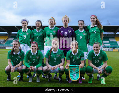 Dublino, Irlanda. 7 Aprile, 2016. La squadra irlandese, Irlanda donne U19 v Azerbaigian donne U19, UEFA campionato europeo Fase Elite i qualificatori Tallaght Stadium, Peter Fitzpatrick/Alamy Live News Foto Stock