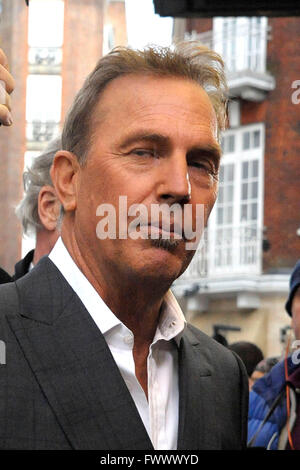 Londra, Regno Unito. 7 Aprile, 2016. Kevin Costner UK Premiere di criminali al Curzon Mayfair London 7 aprile 2016 Credit: Peter Phillips/Alamy Live News Foto Stock