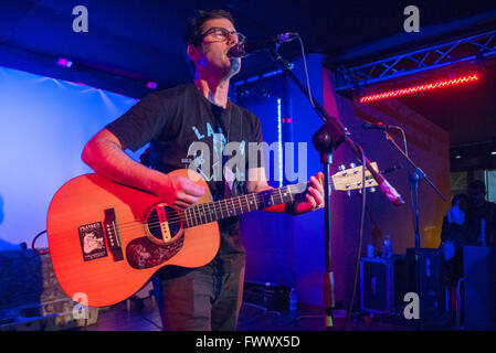 Torino, Italia. 7 Aprile, 2016. Joey Cape punk rock cantante esegue presso lo spazio 211 su 7 aprile 2016 a Torino, Italia Credito: Stefano Guidi/Alamy Live News Foto Stock