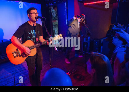 Torino, Italia. 7 Aprile, 2016. Joey Cape punk rock cantante esegue presso lo spazio 211 su 7 aprile 2016 a Torino, Italia Credito: Stefano Guidi/Alamy Live News Foto Stock