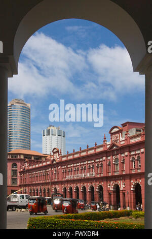 Cargills (Ceylon) department store e edificio alto e moderno nel centro di Colombo, Sri Lanka. Foto Stock