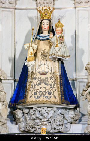 Madonna con bambino presso la cappella del nord del St. James Church (1431-1656) ad Anversa, in Belgio Foto Stock