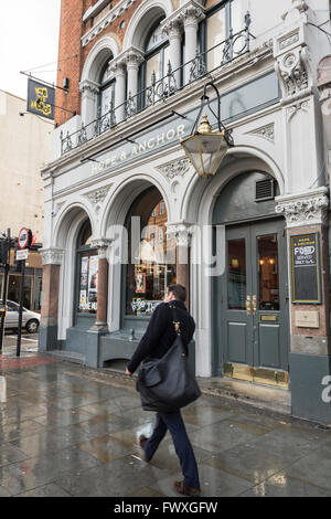 Primo piano dell'esterno del pub Hope and Anchor, Upper Street, Islington, Londra, Inghilterra, REGNO UNITO Foto Stock