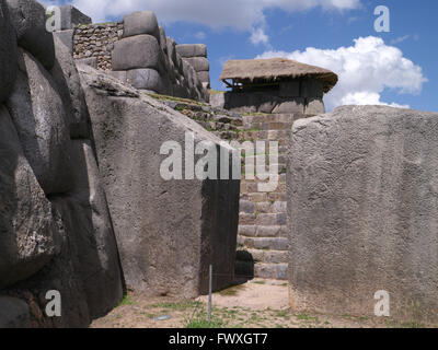 Sacsayhuaman fortezza che sono rovine Inca Foto Stock