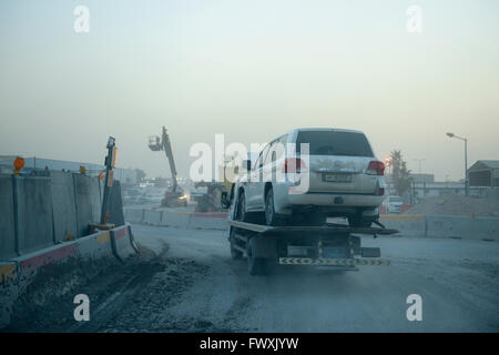 Il Qatar Doha, complesso industriale al di fuori della città, LAVORATORE MIGRANTE / KATAR, Doha, Industriekomplex ausserhalb der Stadt, Gastarbeiter Foto Stock