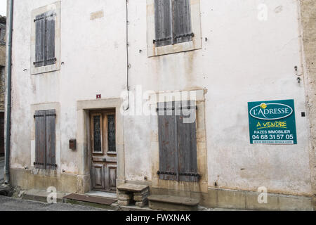 Casa in vendita nel villaggio di Roquetaillade,Aude,a sud della Francia,Francia,l'Europa. Foto Stock