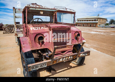 Marree in Sud Australia, Marree Hotel, vintage anni quaranta Chevrolet Blitz carrello come è stato utilizzato da Tom Kruse, la Outback mailman Foto Stock