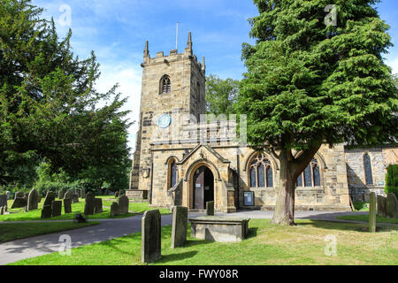 San Lorenzo la chiesa parrocchiale Eyam Derbyshire England Regno Unito Foto Stock
