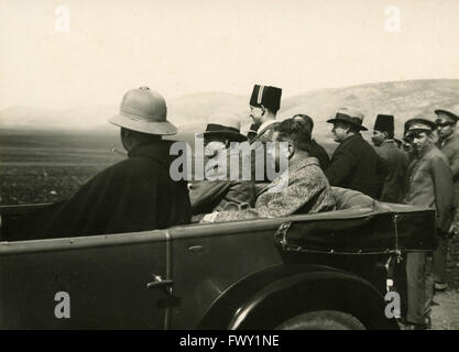 Principe di Piemonte viaggio in Africa e in Palestina: Palestina, il principe Umberto durante la fase di ascesa verso il Tabor Foto Stock