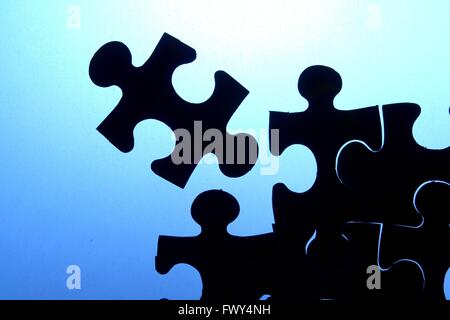 Puzzle con un pezzo allentato Foto Stock