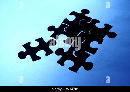 Puzzle con un pezzo allentato Foto Stock