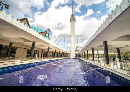 KUALA LUMPUR, Malesia - 10 gennaio 2016: Vista della Moschea Nazionale della Malesia (Masjid Negara). Questa moschea è stata dichiarata aperta su Foto Stock