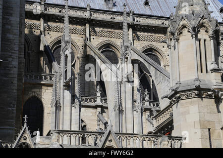 La Francia. Parigi. Cattedrale di Notre Dame. Inizio gotico. Il XIII secolo. Archi rampanti Foto Stock