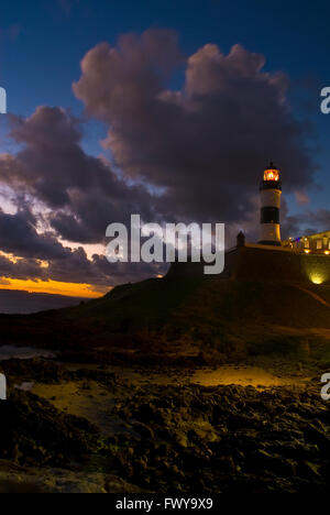 Farol da barra (Faro di barra) al tramonto, Salvador, Bahia, Brasile Foto Stock