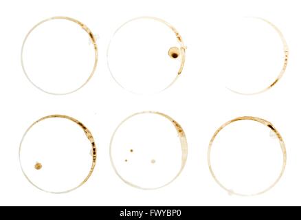 Sacco di forma circolare le macchie di caffè su sfondo bianco. Foto Stock