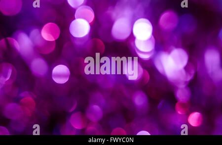 Cerchio viola le luci di Natale come backgorund blur. Foto Stock