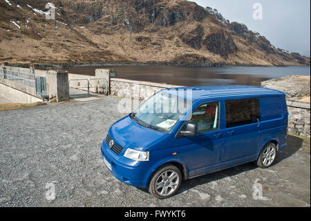 T5, transporter, vanlife, new age, avventura, blu, VW, Gran Bretagna, bus, Scozia, altopiani, Foto Stock