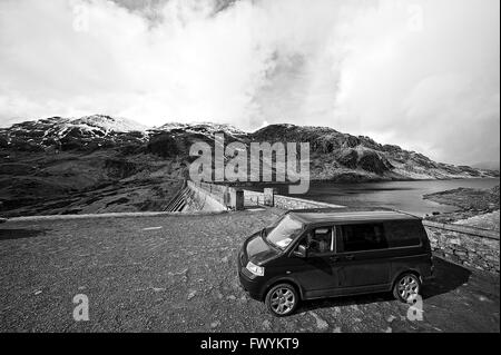 T5, transporter, vanlife, new age, avventura, blu, VW, Gran Bretagna, bus, Scozia, altopiani, Foto Stock