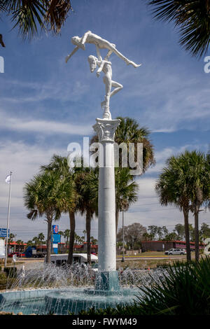 Adagio la statua e fontana all'entrata di Weeki Wachee parco dello stato della Florida, casa del famoso Underwater Mermaid Visualizza Foto Stock