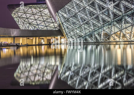 Guangzhou Grand Theatre notte, molto bello. Foto Stock