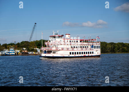 La Georgia Regina ruota a cassette riverboat, Savannah, Georgia, Stati Uniti d'America Foto Stock