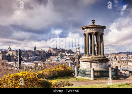La Stewart memorial si affaccia Edimburgo, da Calton Hill, Edimburgo, Scozia, Regno Unito Foto Stock