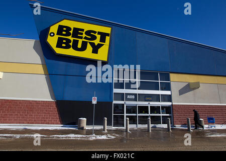 BestBuy negozio elettronico al centro RioCan a Kingston, Ont., lunedì 18 gennaio, 2016. Foto Stock
