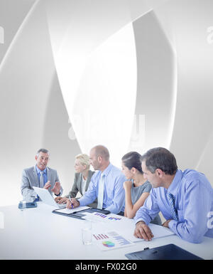 Immagine composita del team aziendale avente una riunione Foto Stock