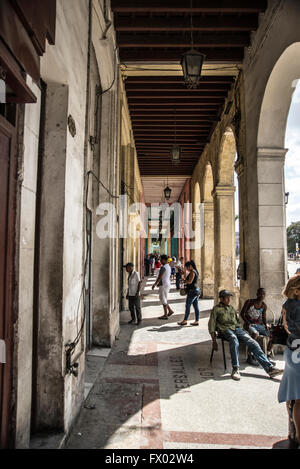 Corridoio di un edificio di fronte Capitol Building Foto Stock