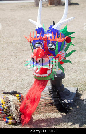 Jilin. 9 apr, 2016. Foto scattata il 9 aprile 2016 mostra la testa di un drago kite a Renmen piazza di Jilin, a nord-est della Cina di provincia di Jilin. © Zhu Wanchang/Xinhua/Alamy Live News Foto Stock