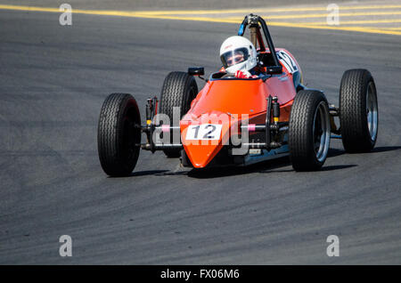 Sydney, Australia. 09Apr, 2016. Sydney Motorsport Park ha ospitato il Nuovo Galles del Sud motore campionati gara Round 2 sessioni di qualifica che comprendeva Supersports, sport berline, vetture di Formula, del miglioramento della produzione, Formaula Vee e la veloce Alfa Categoria racing. Credito: Mitchell Burke/Pacific Press/Alamy Live News Foto Stock