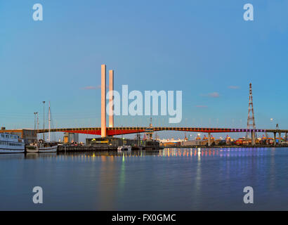 Un panorama di Ponte Bolte nei Docklands, Melbourne, preso la mattina presto. Foto Stock