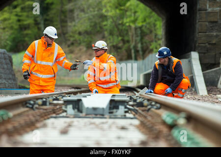 Lavoratori ferroviari la costruzione di nuovi confini Railway Foto Stock